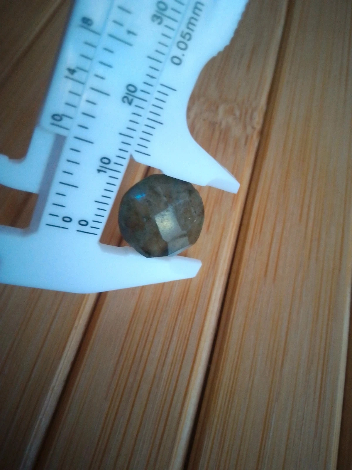 Perles de labradorite naturelle à facettes